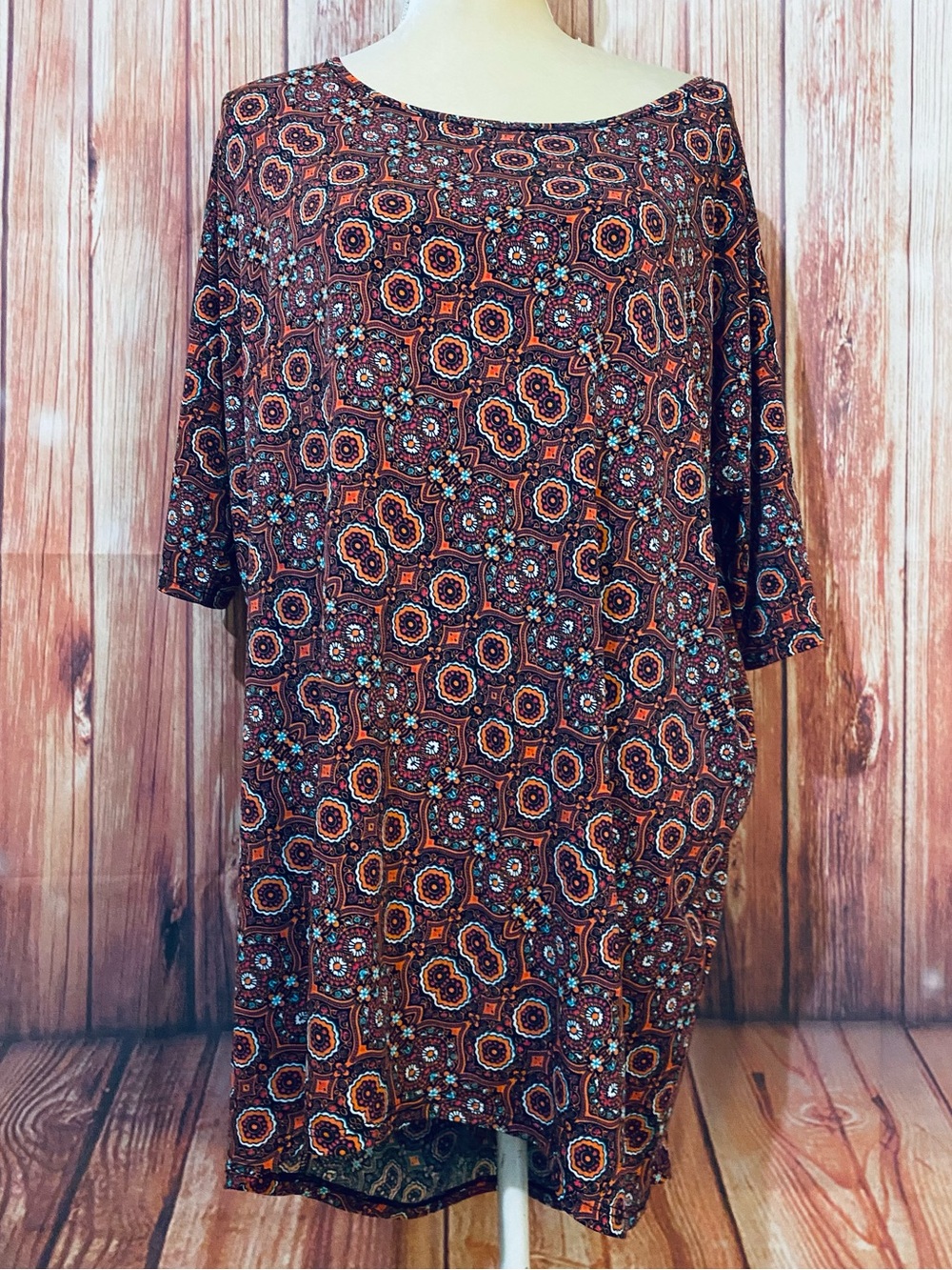 Women’s Medium Tunic LuLaRoe Multicolored Medallion Short Sleeves Silky Stretch